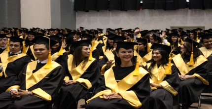 La-ceremonia-se-realizo-en-el-Gimnasio-Universitario..jpg